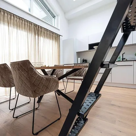 Traunkai Apartment