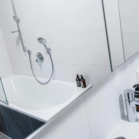 Traunkai - Your Austrian * باد اسشي