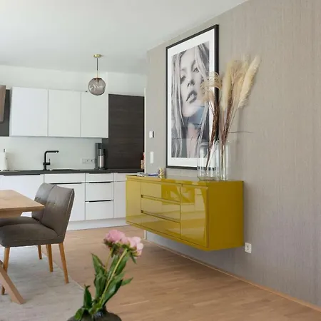 Traunkai Apartment