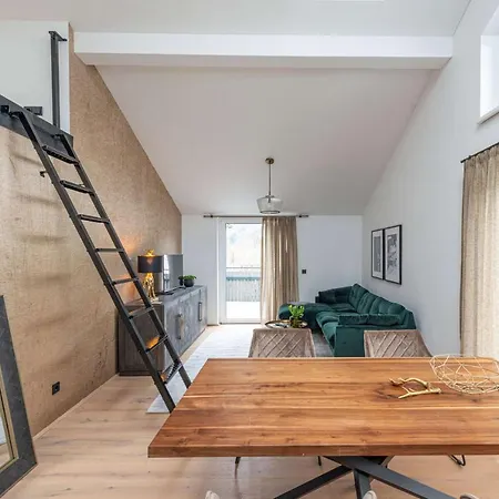 Traunkai Apartment