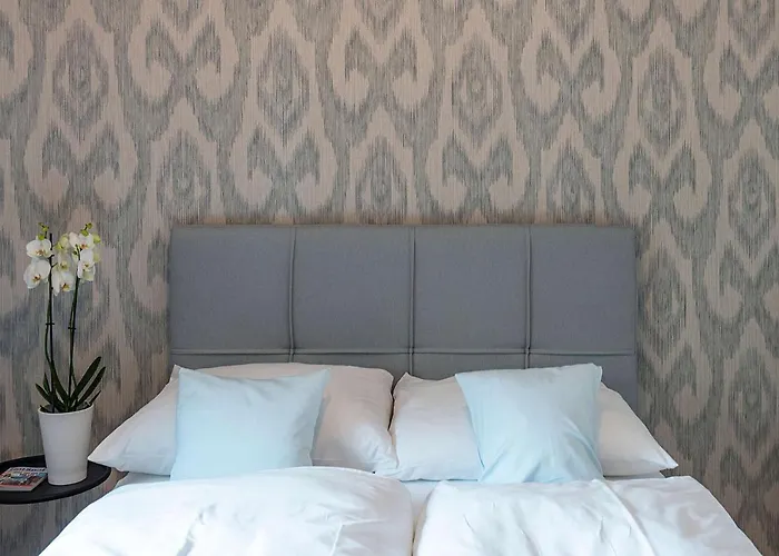 Traunkai - Your Austrian * باد اسشي